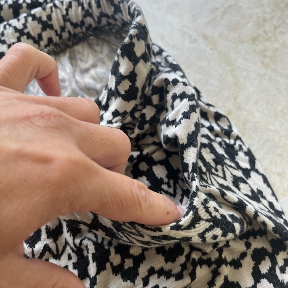 Old Navy Patterned Women's pants - Picture 2 of 4